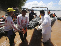 Rơi máy bay tại Lào: Thi thể nạn nhân trôi xa 50 km