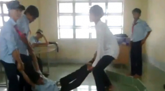 Video: Trò nhảy dây bằng người của học sinh