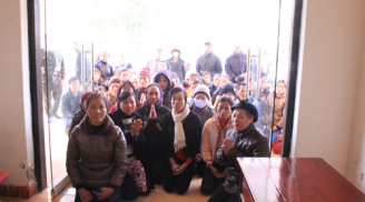 Vĩnh Phúc: Bệnh nhân quỳ lạy xin cho bà Chanh được hát chữa bệnh
