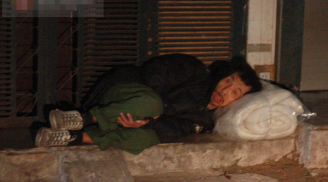 Rớt nước mắt cảnh người vô gia cư giữa đêm đông HN