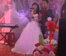 Cô dâu hát 'Hạc giấy' tặng chú rể trong lễ cưới cực hay