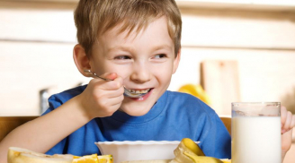 Những sai lầm cần tránh khi cho trẻ ăn