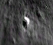 Xuất hiện hình ảnh vật thể kỳ lạ trên mặt trăng