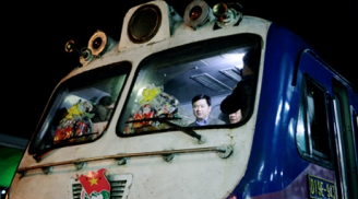 Bộ trưởng Đinh La Thăng ra tiễn chuyến tàu cuối năm