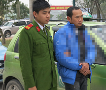 Du khách Hàn Quốc bị lái xe 'taxi dù' đánh, cướp dã man