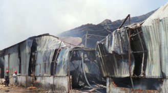 Bình Dương: Cháy dữ dội nhà kho rộng hơn 1.000m2