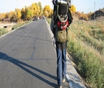 Chàng trai đi bộ 280 km đón Lễ Tình Nhân với bạn gái