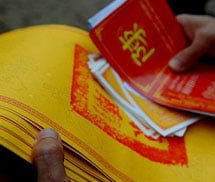 Công chức Việt: Xin được ấn đền Trần là...yên tâm công tác