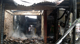 Phú Yên: Cháy chợ, hai gian hàng bị thiêu rụi
