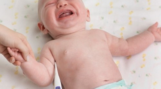 Cảnh giác với các dấu hiệu bất thường ở trẻ sơ sinh