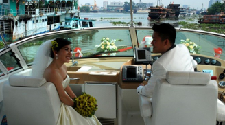 Sài Gòn rộ mốt thuê du thuyền chụp ảnh cưới, rước dâu