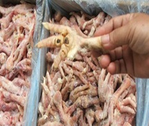 Chân gà Trung Quốc được tẩm hóa chất rồi xuất sang Việt Nam