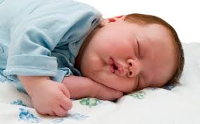 Trẻ mới tập đi dễ béo phì vì ngủ ít