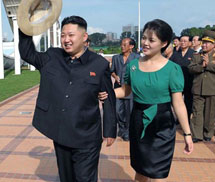 Sợ mất chồng, vợ Kim Jong-un bỏ tù một nữ ca sĩ
