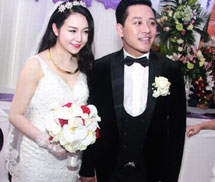 Tuấn Hưng hạnh phúc bên vợ Hương Baby trong ngày cưới