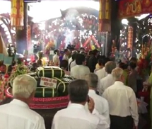 Hàng nghìn người Sài Gòn tham gia rước kiệu Vua Hùng