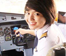 Không thi đại học, trở thành nữ phi công trẻ nhất Việt Nam