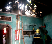 Cháy lớn khi chủ vắng nhà, nhiều tài sản bị thiêu rụi