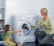 Cách giặt và bảo quản quần áo cho trẻ