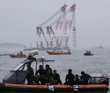 Vụ chìm phà Sewol: 64 người đã tử vong