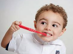 Những điều mẹ cần nhớ khi đánh răng cho bé