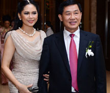 Bố chồng Tăng Thanh Hà giàu có và quyền lực đến đâu?