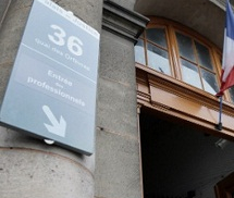 Hai cảnh sát Pháp bị tố hiếp dâm ngay tại trụ sở