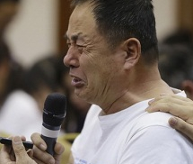 Thân nhân hành khách MH370 nổi giận khi bị hối thúc về nhà