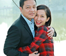 Kim Hiền hạnh phúc bên chồng sắp cưới ở Hồ Gươm