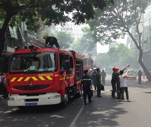 Nhiều người dân hoảng hốt vì cháy nhà giữa trung tâm Sài Gòn