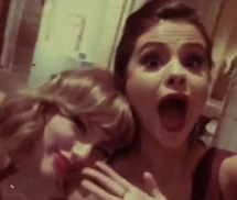 Selena Gomez và Taylor Swift làm lành, cười đùa bên nhau