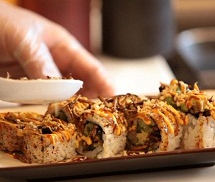 Giật mình với món sushi kiểu mới làm từ sâu và dế