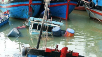 Tàu lạ đâm chìm tàu cá của ngư dân Việt