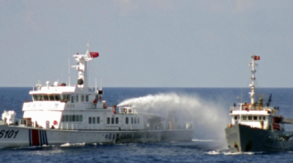 Báo nước ngoài theo tàu chấp pháp Việt Nam ra biển Đông