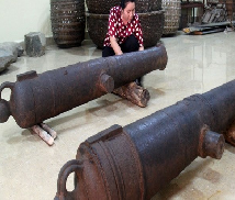 Phát hiện hai khẩu súng thần công nặng 1 tấn tại Phú Yên