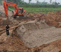 Lại vỡ đường ống nước sông Đà, hàng ngàn hộ dân Thủ đô lao đao