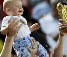 World Cup 2014: Những hình ảnh ngộ nghĩnh của cổ động viên nhí