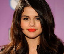 6 mẫu tóc hút hồn của Selena Gomez