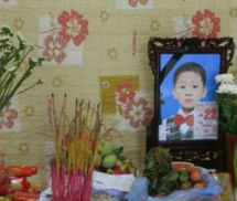 'Ác mẫu' chém con 8 tuổi tới chết: Phải khởi tố tội “Giết người”