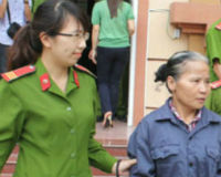 Nữ bị cáo 54 tuổi giết chồng vì bị bắt “yêu”, lĩnh án 15 năm tù