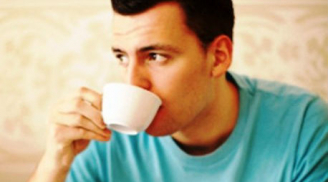 Đàn ông uống cà phê có 72% nguy cơ mắc 'bệnh khó nói'