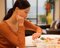 Sai lầm phổ biến trong bữa tối gây nguy hại cho sức khỏe nghiêm trọng