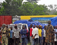 Đại dịch Ebola: Nhân viên y tế chạy trốn, người chết la liệt