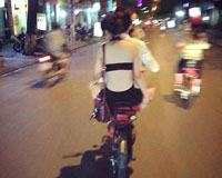 Thiếu nữ Việt ăn mặc 'mát mẻ' lên trang tin nước ngoài