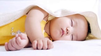 Sai lầm nghiêm trọng mà phổ biến khi cho trẻ ngủ