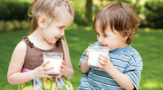 Tai hại khi cho trẻ uống sữa không đúng cách