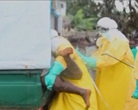 Cưỡng chế thô bạo bệnh nhân Ebola đói khát xin ăn