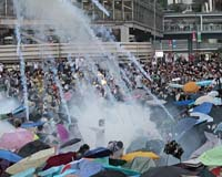 Cận cảnh cuộc biểu tình dữ dội nhất hai thập kỷ ở Hong Kong
