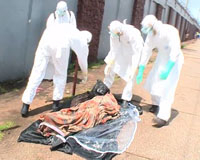 Xác chết vì Ebola bất ngờ sống lại khi mang đi chôn cất