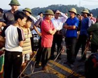 Cao tốc Nội Bài-Lào Cai: dân mang gậy gộc chặn đường đòi nợ